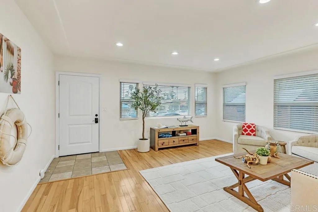 4725 Saratoga Avenue