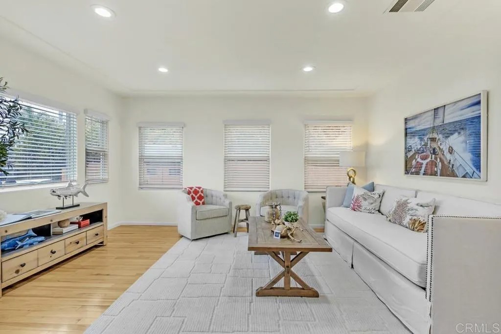 4725 Saratoga Avenue