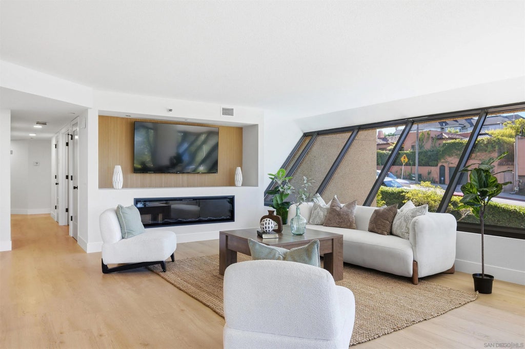 Photo of 230 W Laurel ST #204, San Diego, CA 92101 (MLS # 260025134)