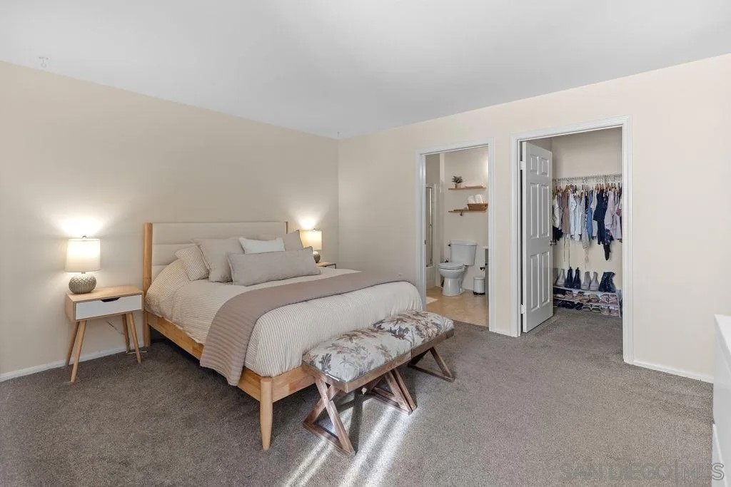 1970 Columbia St 513