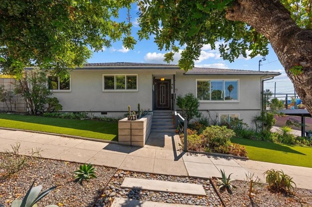 Photo of 911 Minnesota Avenue, Oceanside, CA 92054 (MLS # NDP2510379)