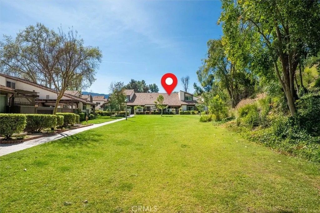 Photo of 24785 Sand Wedge Ln, Valencia, CA 91355 (MLS # SR26056700)