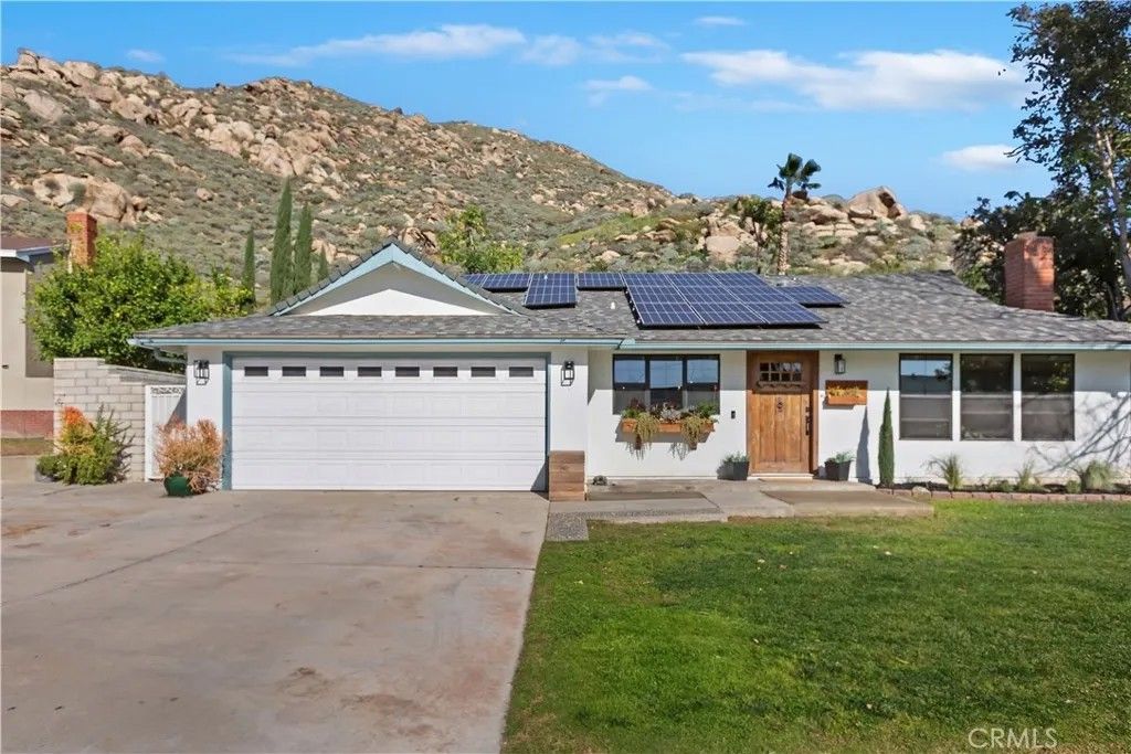 Photo of 2275 Quartz Pl, Riverside, CA 92507 (MLS # CV26020358)