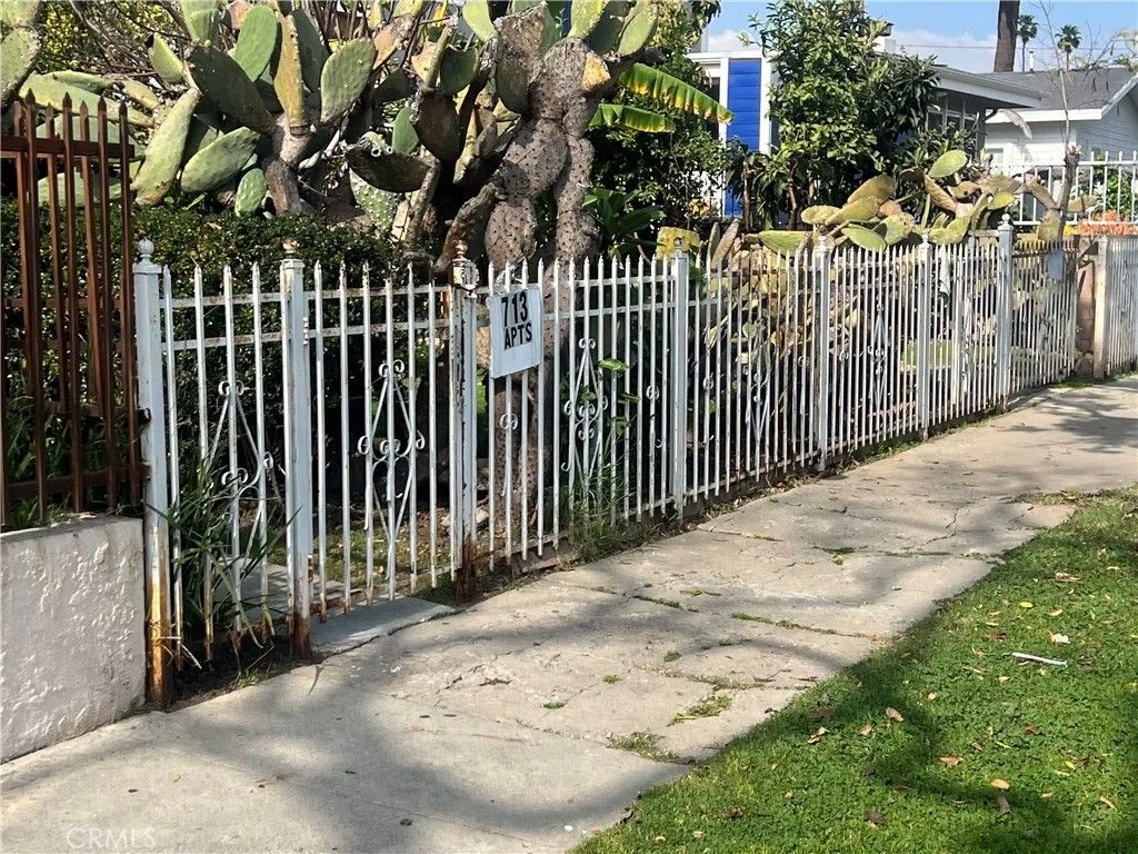 Photo of 713 S Flower St, Inglewood, CA 90301 (MLS # RS26028922)