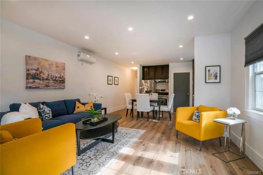 Photo of 908 Victoria Avenue, Venice, CA 90291 (MLS # SR26016884)