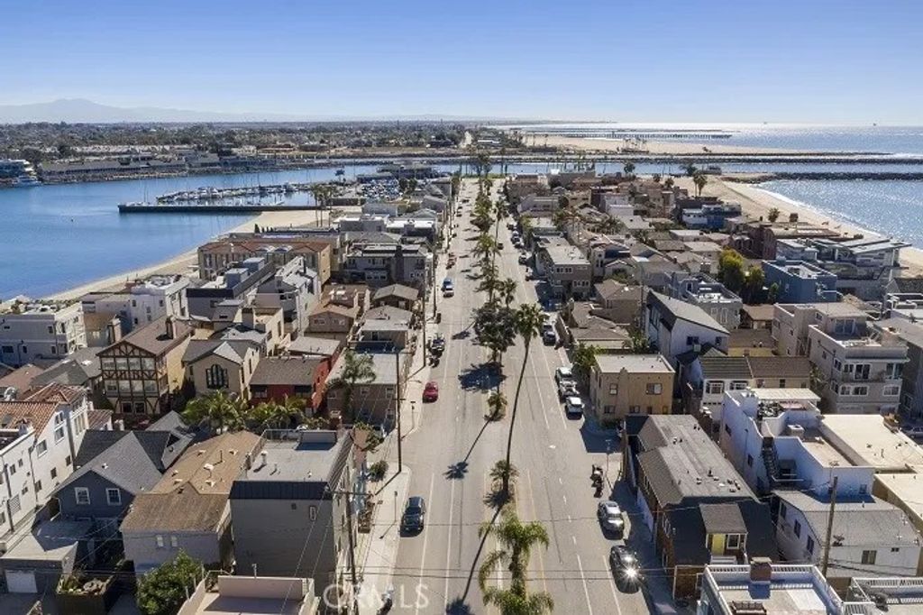 Photo of 6514 E Ocean Boulevard, Long Beach, CA 90803 (MLS # SW26050870)