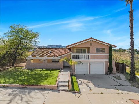 Photo of 12285 Road Runner Rdg, Riverside, CA 92503 (MLS # AR26062218)