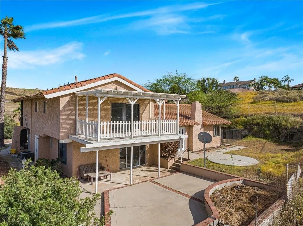 Photo of 12285 Road Runner Rdg, Riverside, CA 92503 (MLS # AR26062218)