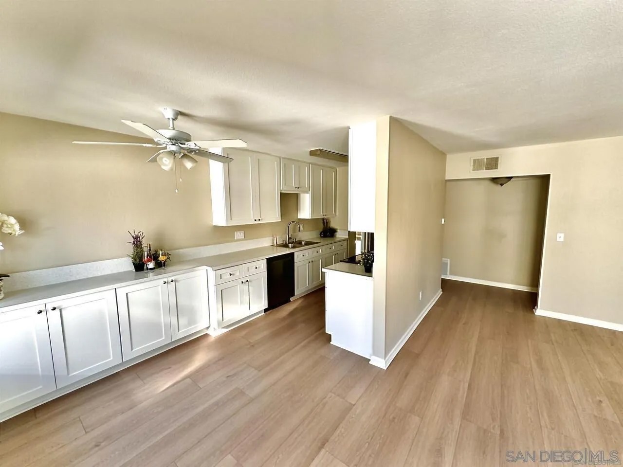 450 W Vermont Ave 708