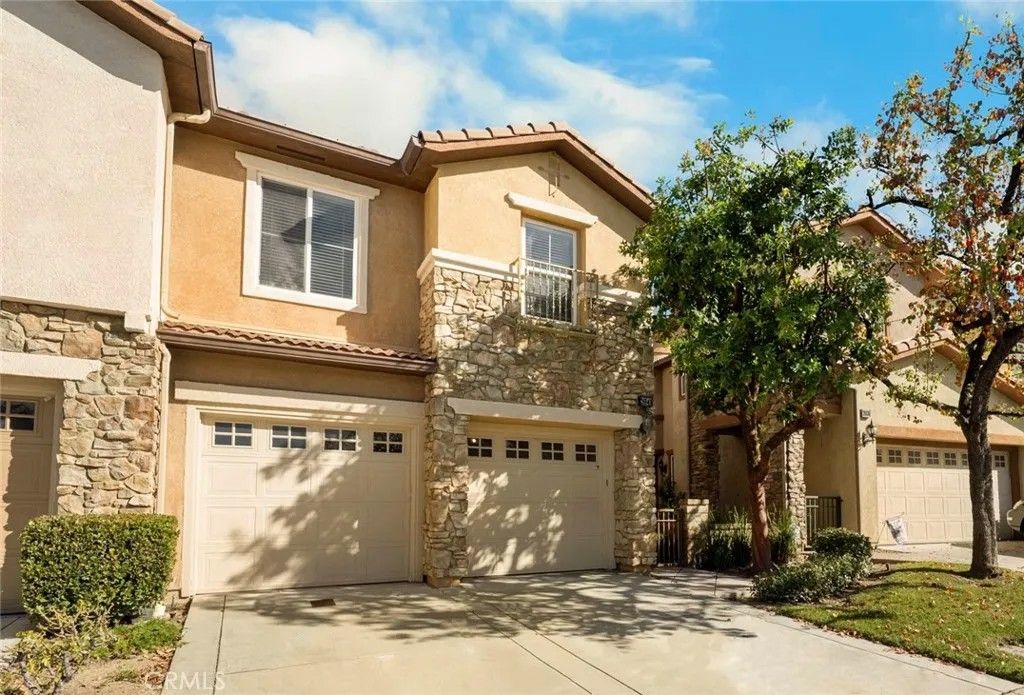 Photo of 26640 Via Bellazza, Valencia, CA 91381 (MLS # SR26010311)