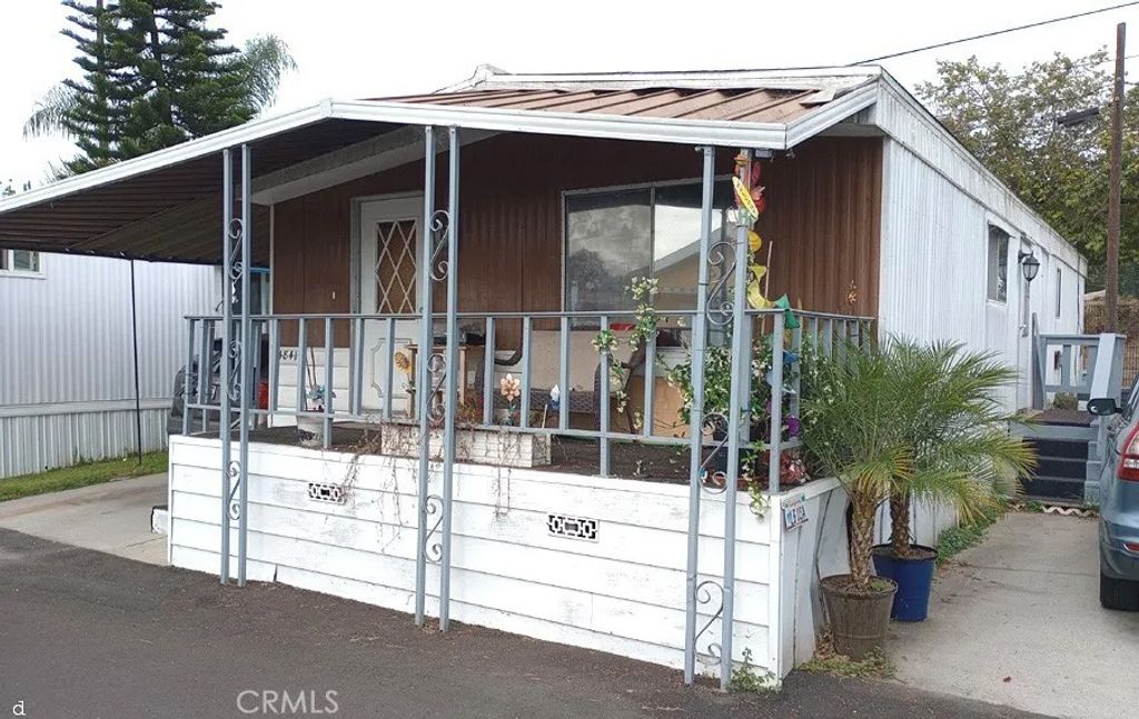 Photo of 4841 Holly Ave #114, Long Beach, CA 90805 (MLS # PW25244636)