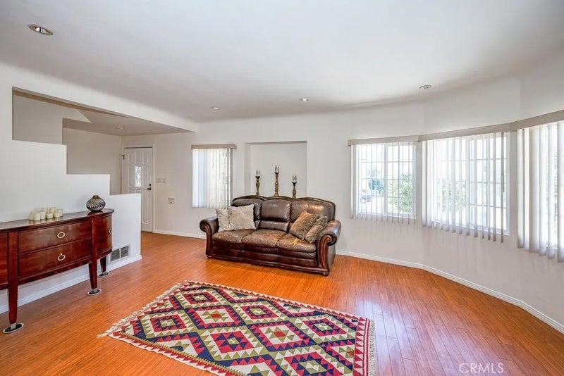 10260 Tujunga Canyon