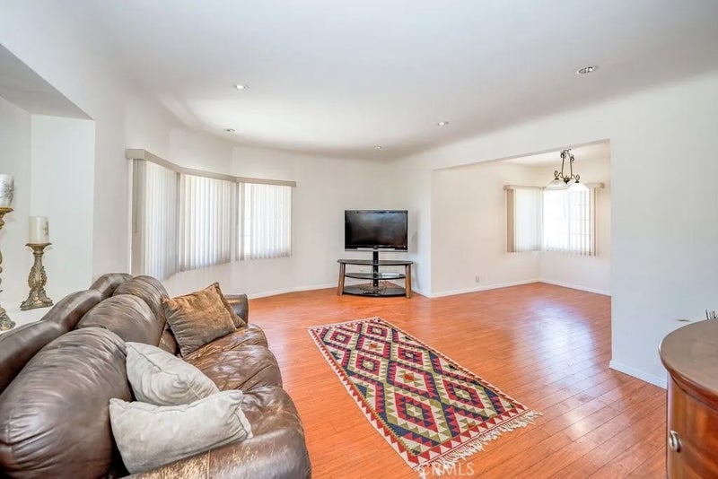 10260 Tujunga Canyon