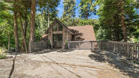 Photo of 582 Kuffel Canyon Road, Lake Arrowhead, CA 92352 (MLS # CV25238913)