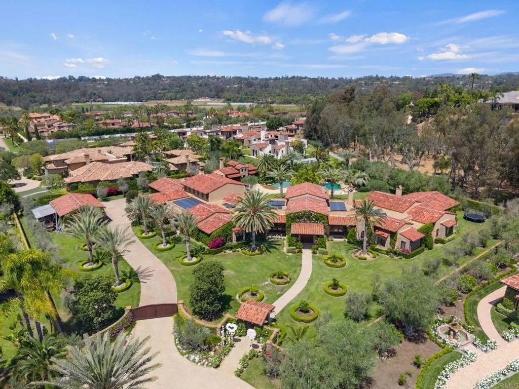 Photo of 15878 Bella Siena, Rancho Santa Fe, CA 92067 (MLS # NDP2603783)