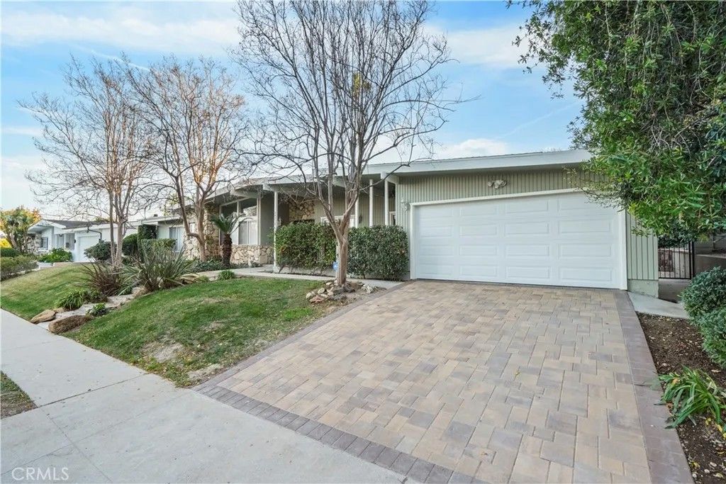 Photo of 24210 Bessemer, Woodland Hills, CA 91367 (MLS # GD26012752)