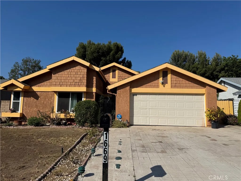 1669 W Phillips Drive