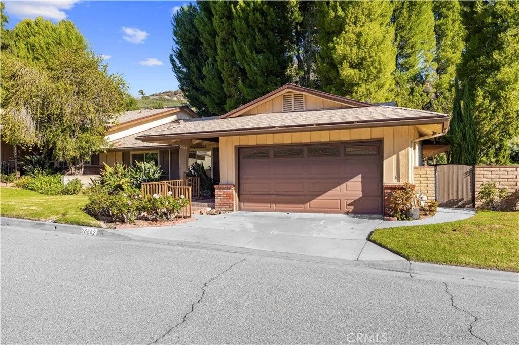 Photo of 26562 Cardwick Court, Newhall, CA 91321 (MLS # SR25262349)