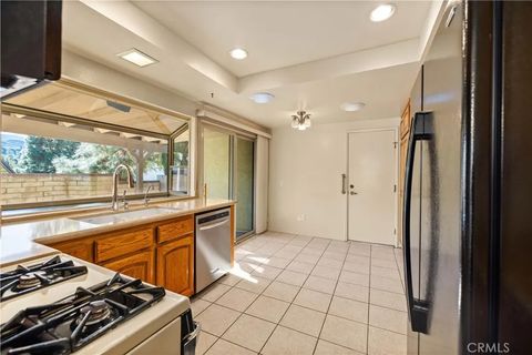 Tiny photo for 26562 Cardwick Court, Newhall, CA 91321 (MLS # SR25262349)