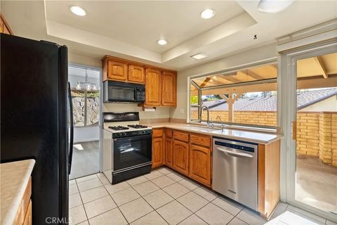 Tiny photo for 26562 Cardwick Court, Newhall, CA 91321 (MLS # SR25262349)