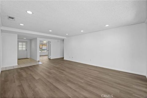 Tiny photo for 26562 Cardwick Court, Newhall, CA 91321 (MLS # SR25262349)