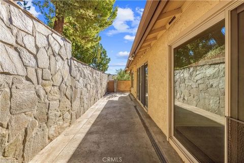 Tiny photo for 26562 Cardwick Court, Newhall, CA 91321 (MLS # SR25262349)
