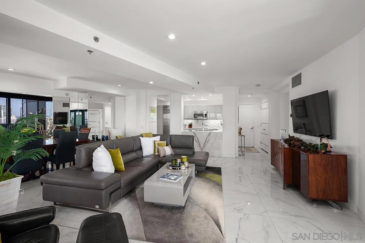 200 Harbor Drive 3003