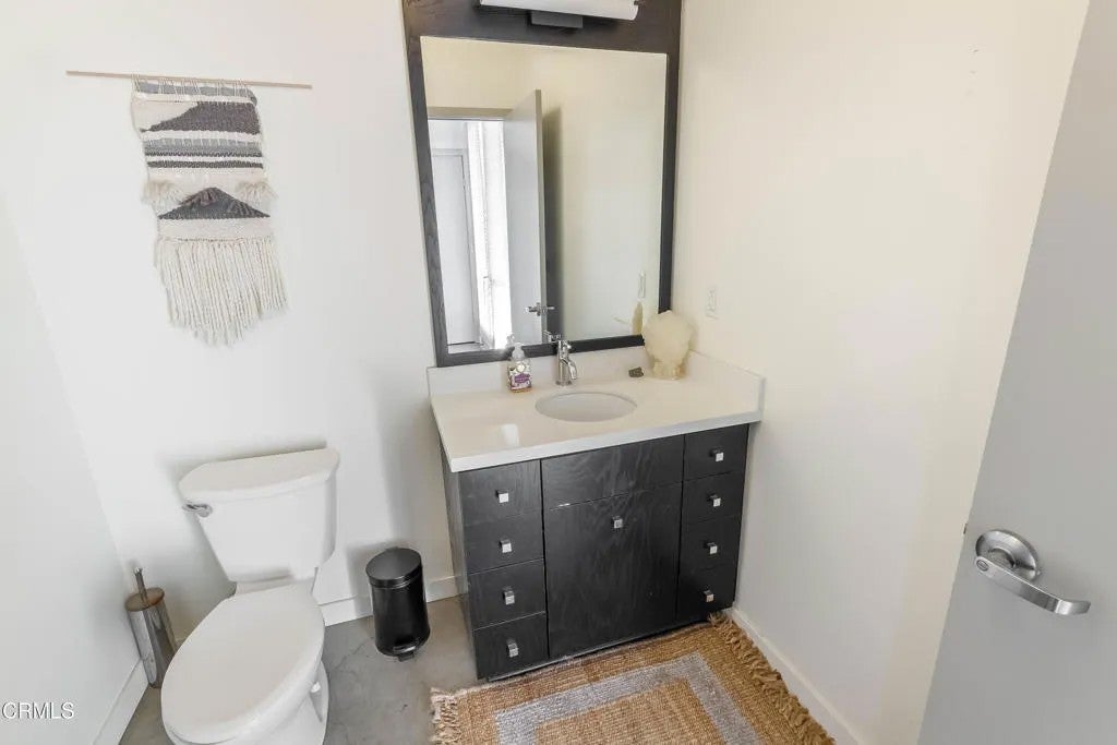 527 Molino Street 108