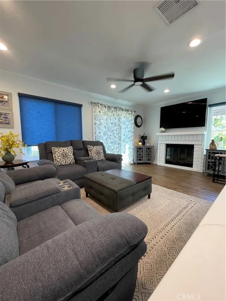 6097 E Montefino