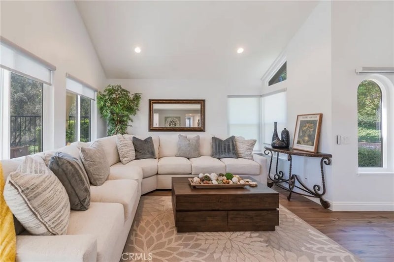 6097 E Montefino