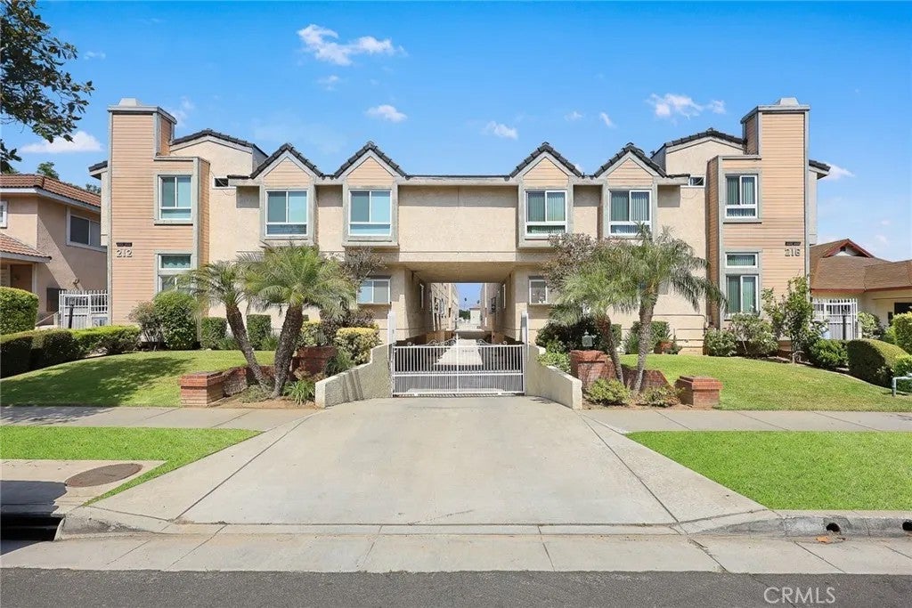 216 S Marengo G