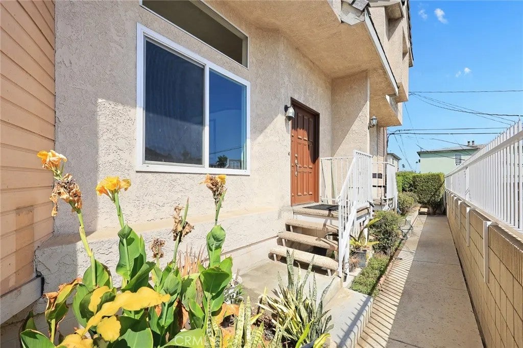 216 S Marengo G