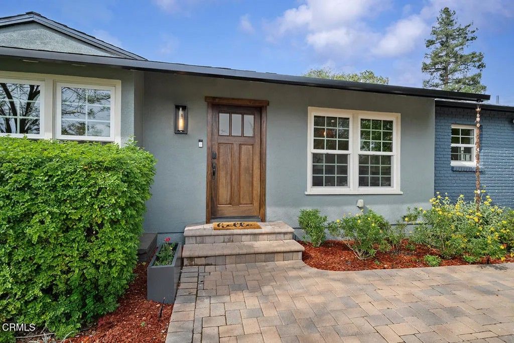 Photo of 1281 Meadowbrook Road, Altadena, CA 91001 (MLS # P1-26562)