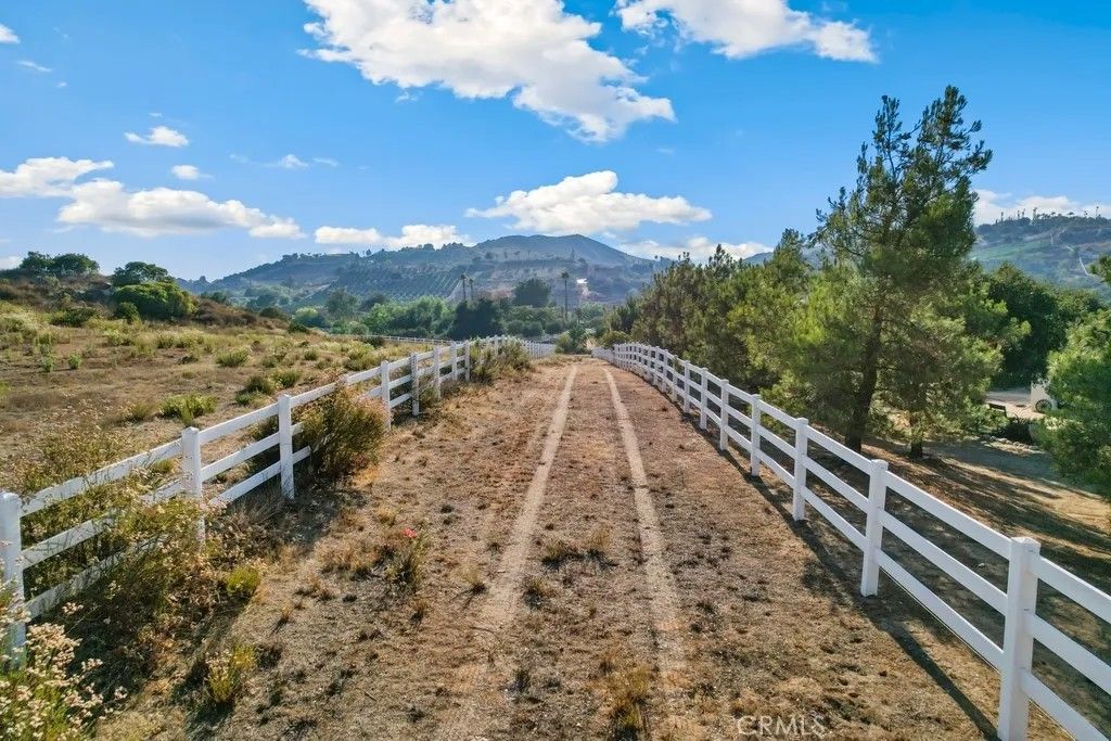 Photo of 0 Via Baya, Murrieta, CA 92562 (MLS # SW25176015)