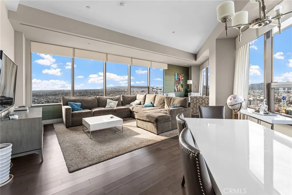 1100 Wilshire 2702