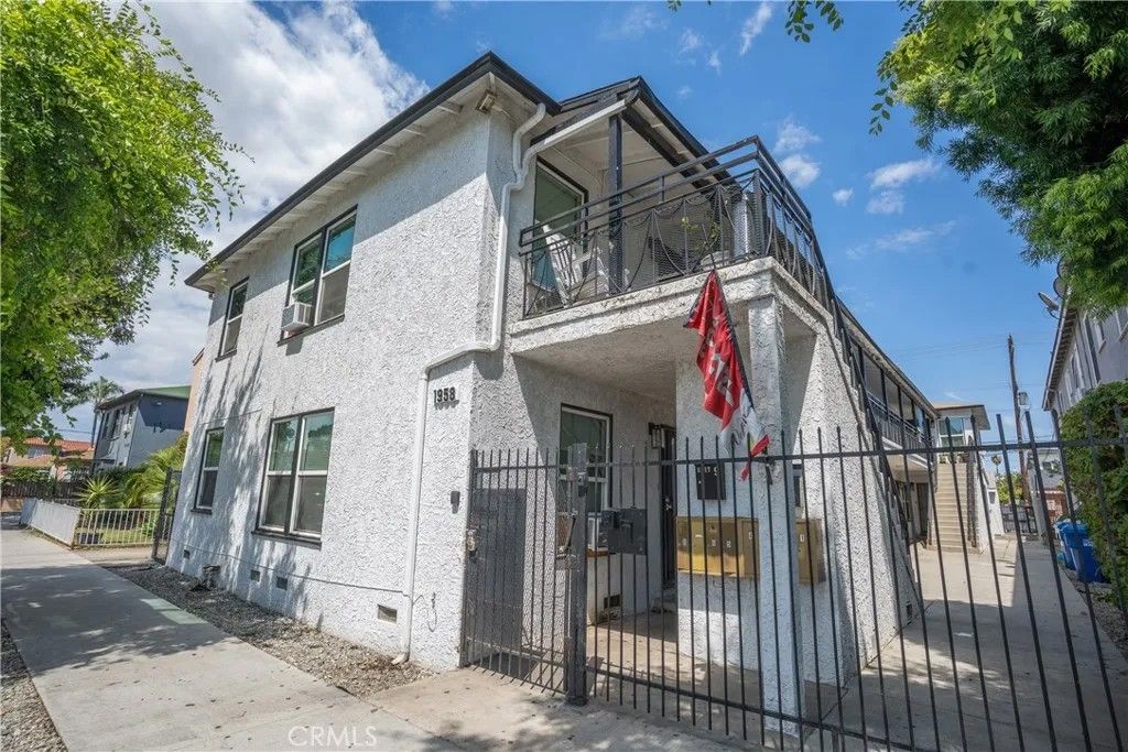 Photo of 1958 Pine AVE, Long Beach, CA 90806 (MLS # SB26098552)