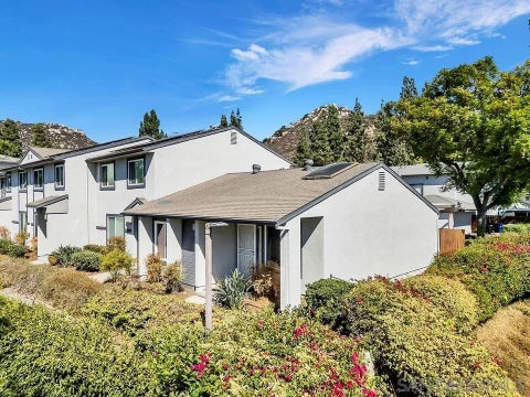 Photo of 10604 Queen Jessica Ln, Santee, CA 92071 (MLS # 260024371)