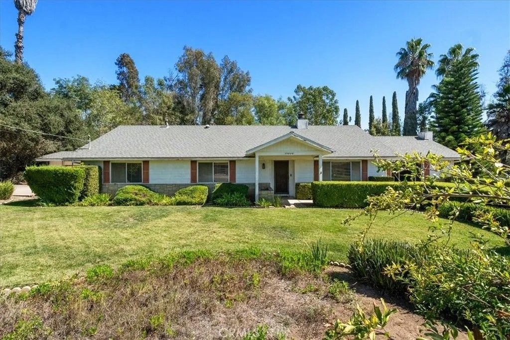 Photo of 1018 Morro Road, Fallbrook, CA 92028 (MLS # ND25235180)