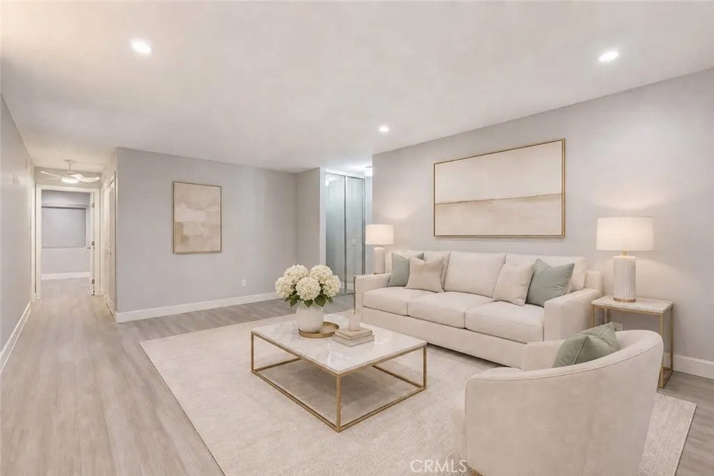 127 W Glaucus Street B