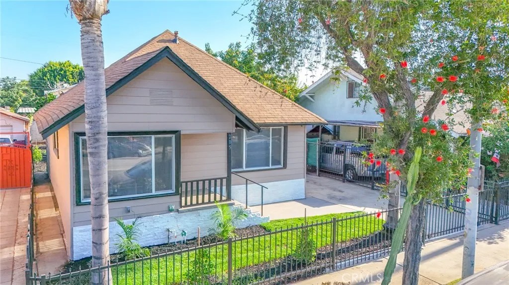 205 W Gage