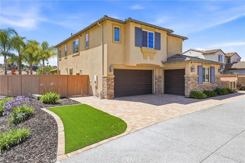Photo of 1128 Ocean Ridge Court, Oceanside, CA 92056 (MLS # OC26099131)