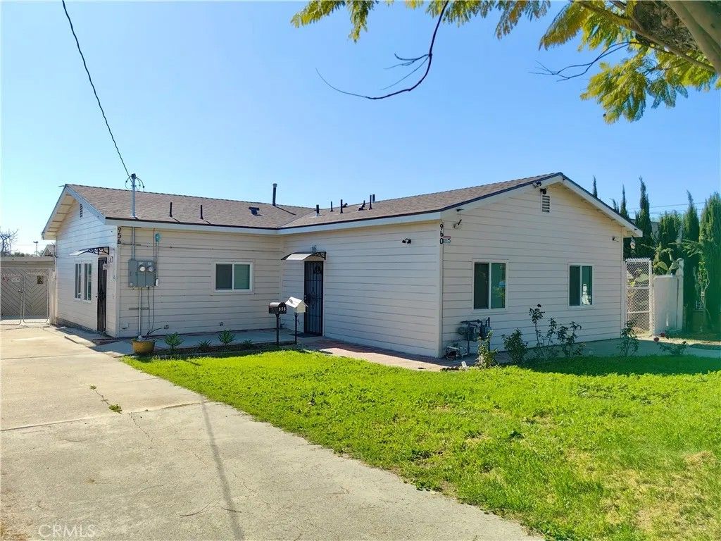 Photo of 960 E Columbia Avenue, Pomona, CA 91767 (MLS # SB26050058)