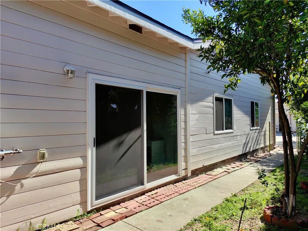 Photo of 960 E Columbia Avenue, Pomona, CA 91767 (MLS # SB26050058)