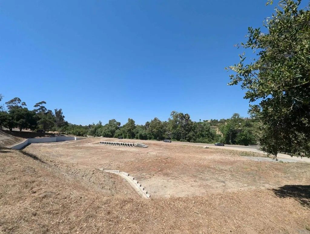 Photo of 2715 S Mission Rd, Fallbrook, CA 92028 (MLS # NDP2508511)