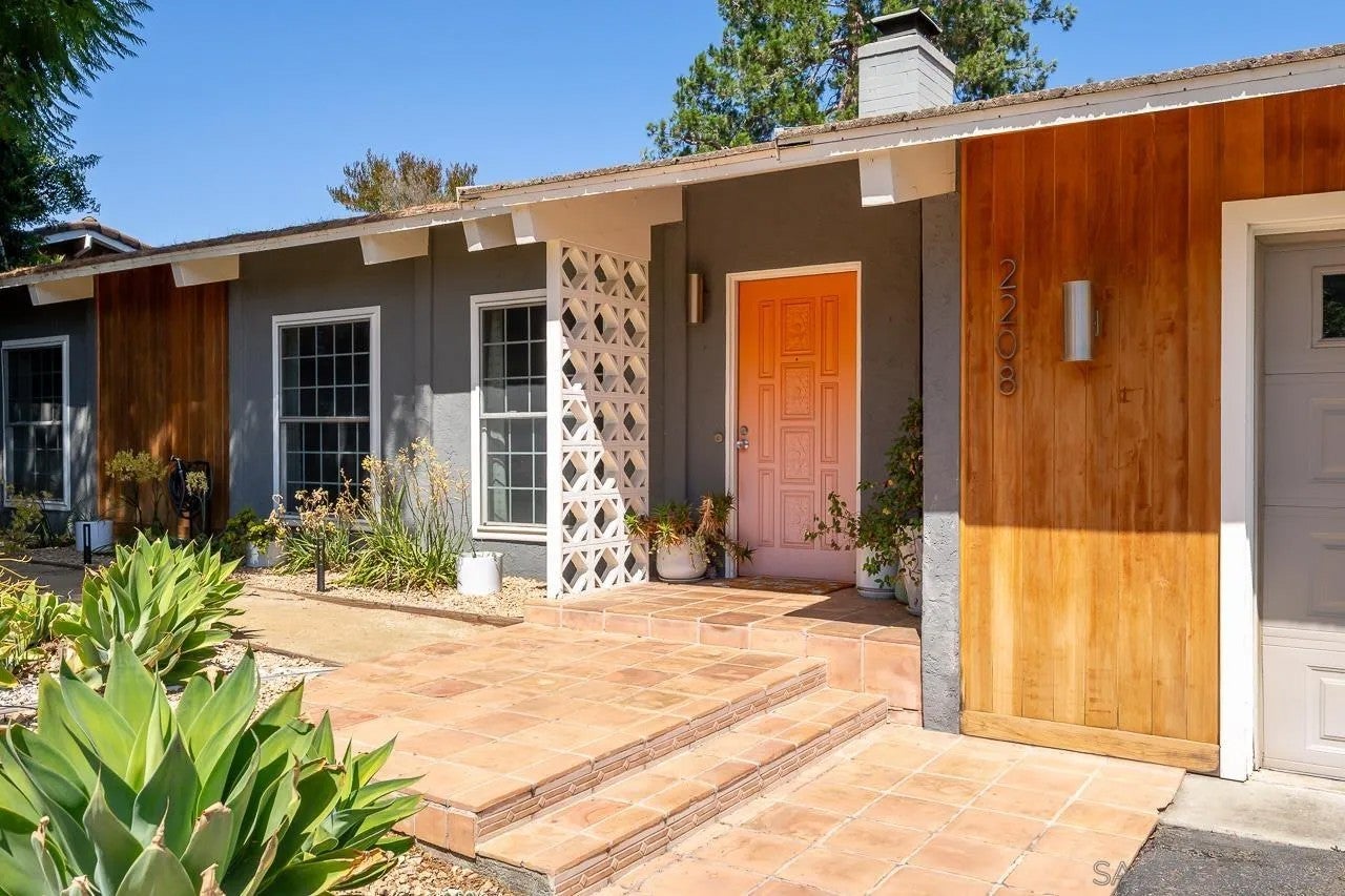 2208 Sunset Drive