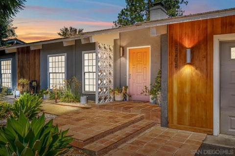Photo of 2208 Sunset Drive, Escondido, CA 92025 (MLS # 260023827)