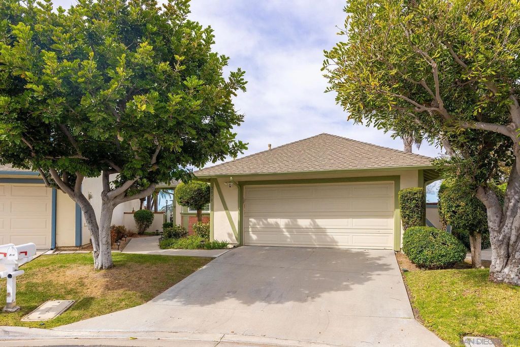 Photo of 2070 Rue De La Montagne, Oceanside, CA 92054 (MLS # 260005619)