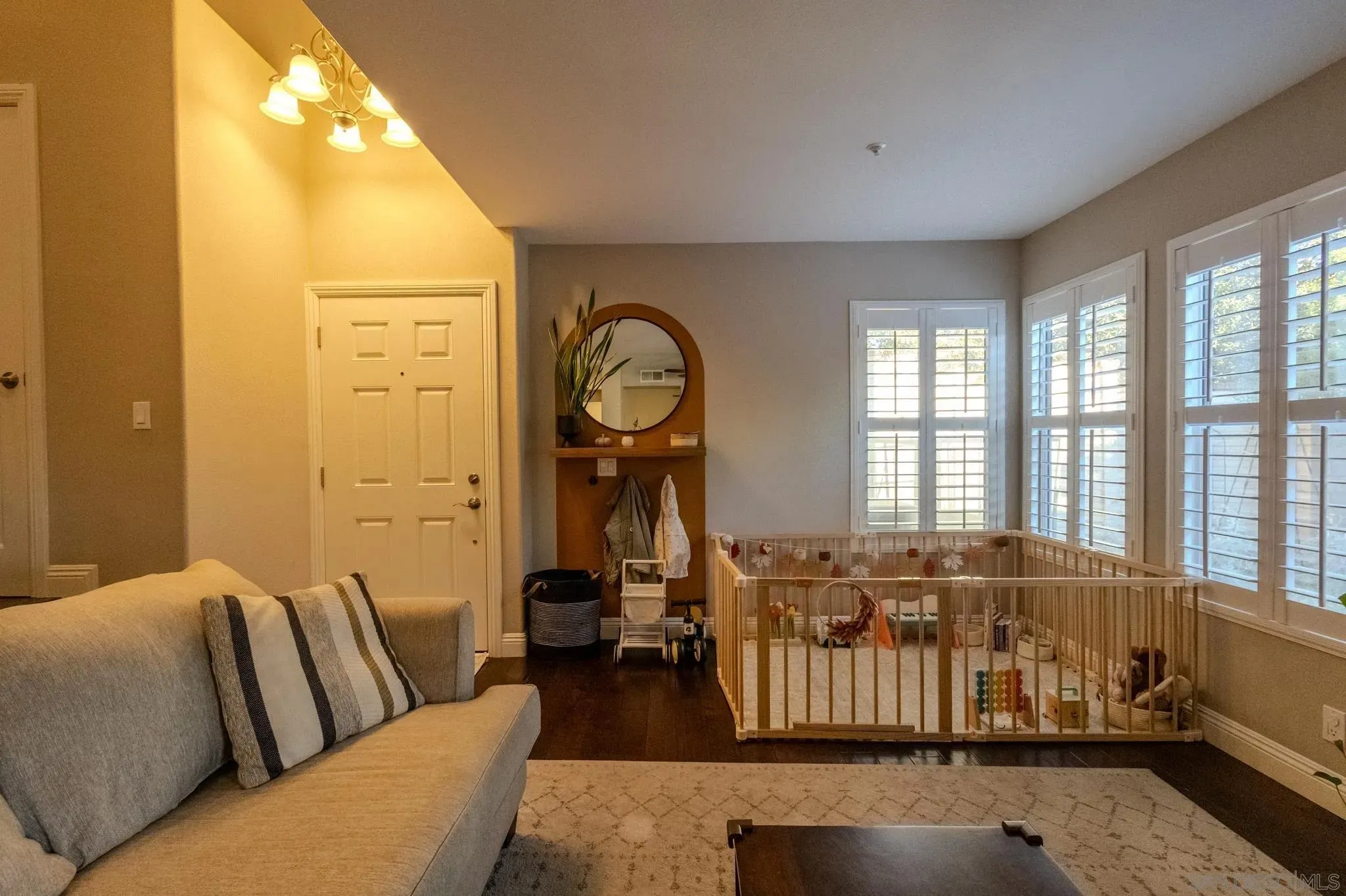 Santee, California 92071, United States, 3 Bedrooms Bedrooms, ,3 BathroomsBathrooms,Residential,Active,241469