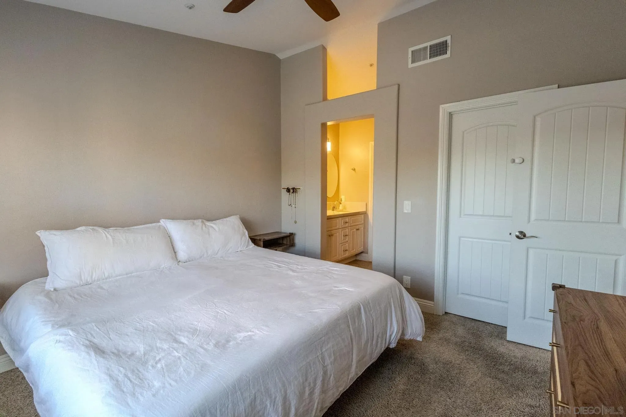 Santee, California 92071, United States, 3 Bedrooms Bedrooms, ,3 BathroomsBathrooms,Residential,Active,241469