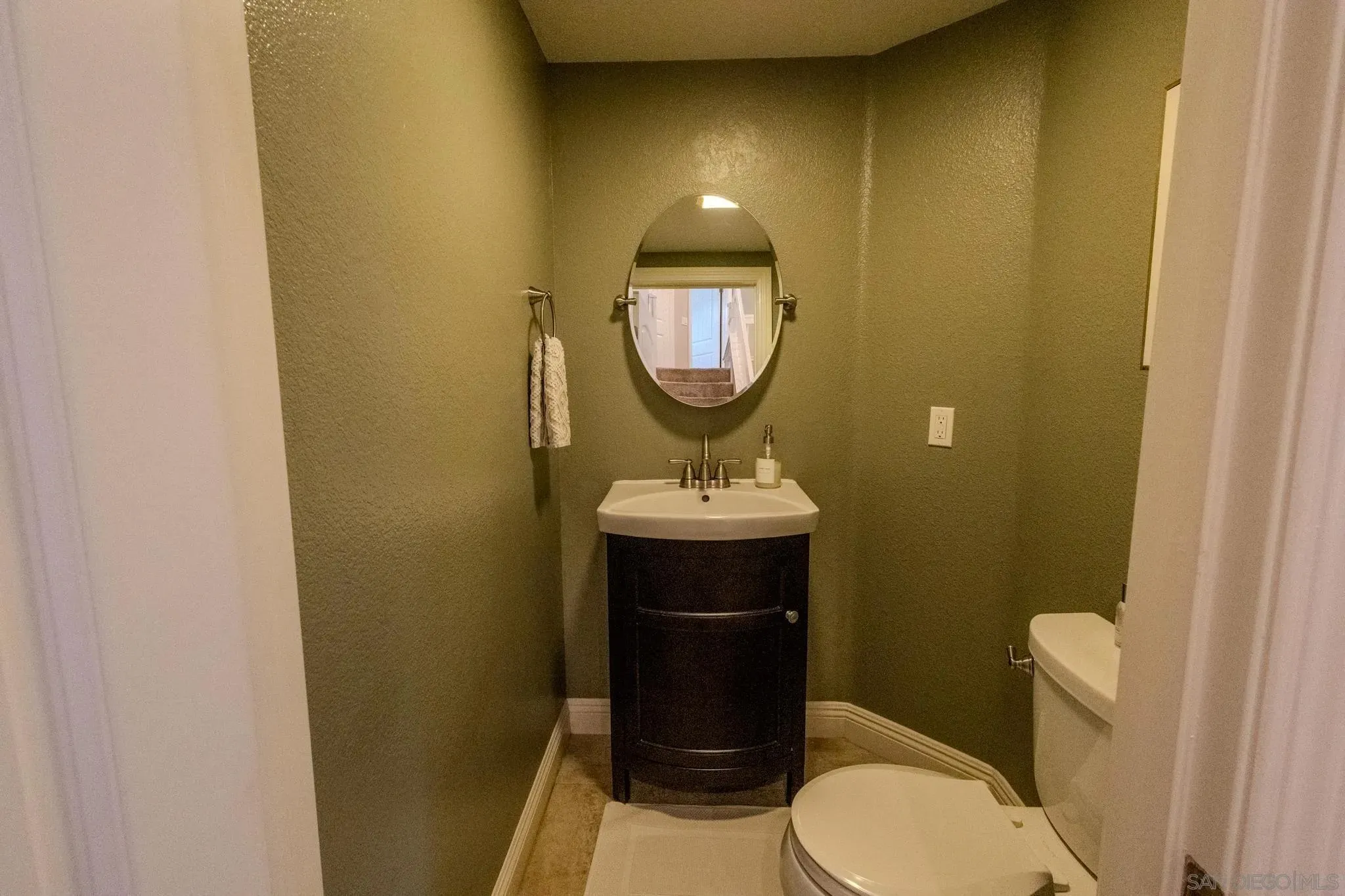 Santee, California 92071, United States, 3 Bedrooms Bedrooms, ,3 BathroomsBathrooms,Residential,Active,241469